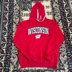 Colosseum Men's Wisconsin
Badgers Embroidered Spellout
Pullover Hoodie